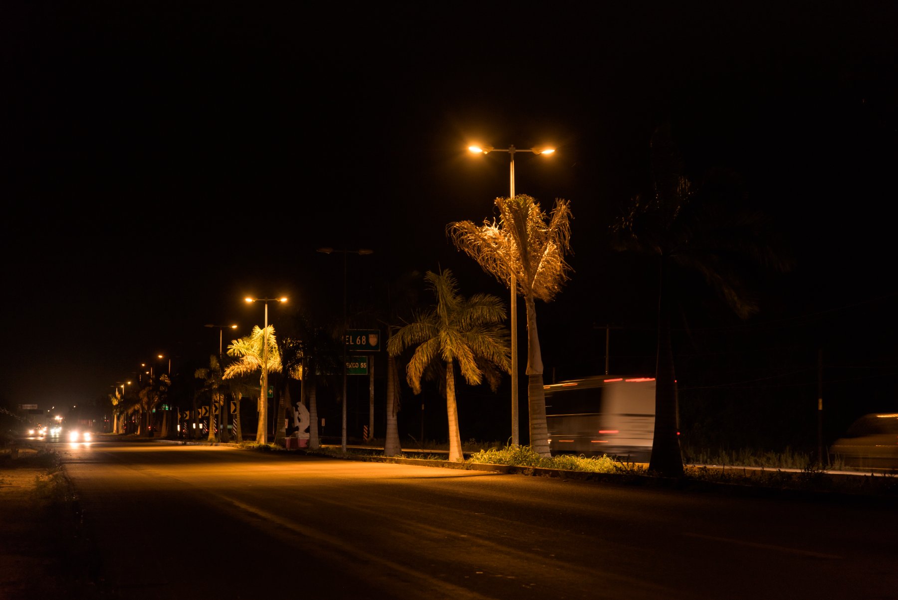 Av. Colosio antes — luminarias HID